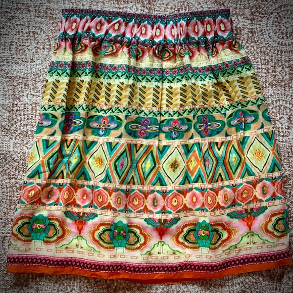 Ladies Skirt - Picture 1 of 3